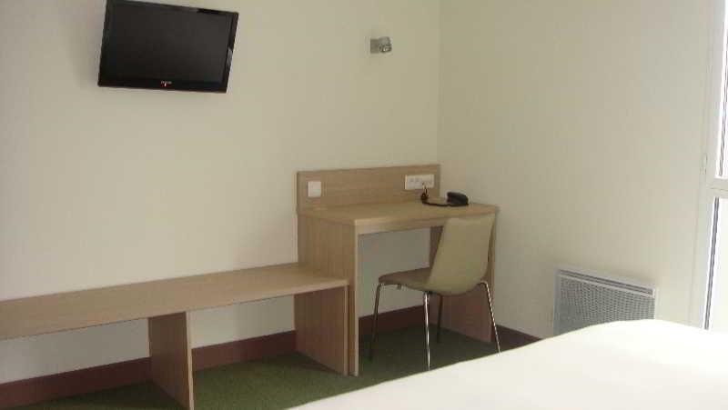 The Originals Access, Hotel Cholet Gare Zewnętrze zdjęcie